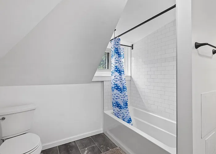 Shadyside, 3b Modern And Stylish Private Bedroom With Shared Bathroom And Free Parking Pittsburgh