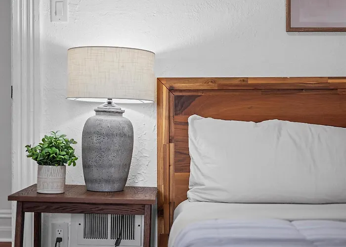 Shadyside, 3b Modern And Stylish Private Bedroom With Shared Bathroom And Free Parking Pittsburgh