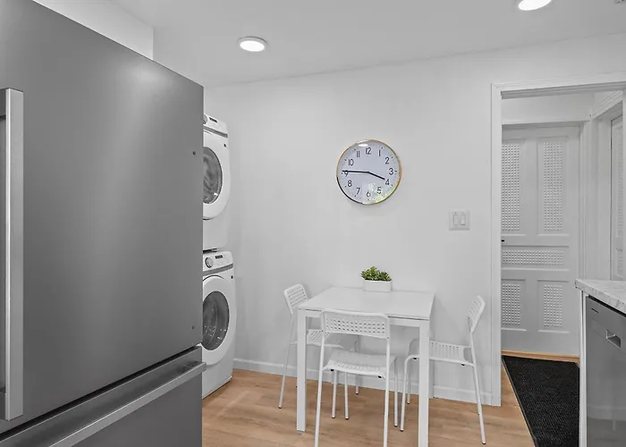 Shadyside, 3b Modern And Stylish Private Bedroom With Shared Bathroom And Free Parking *