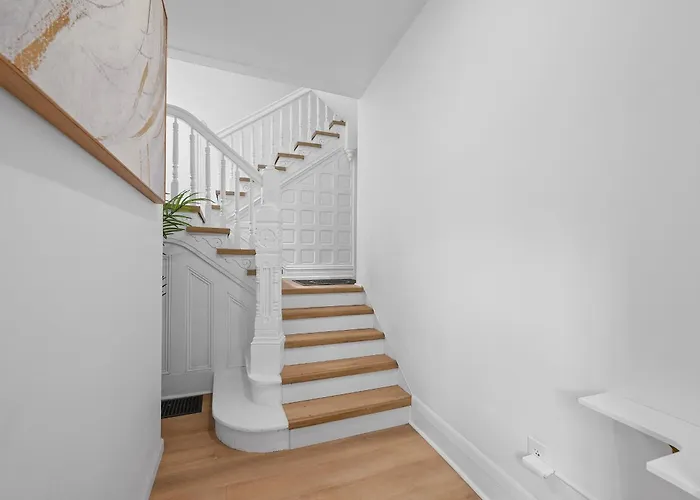 Shadyside, 3b Modern And Stylish Private Bedroom With Shared Bathroom And Free Parking *
