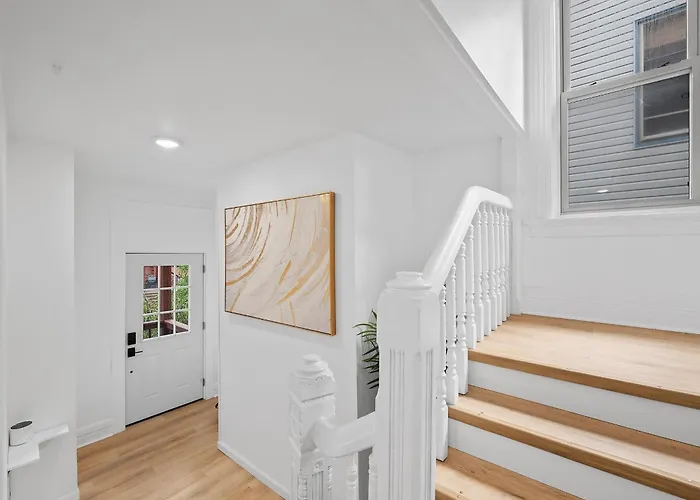 Homestay Shadyside, 3b Modern And Stylish Private Bedroom With Shared Bathroom And Free Parking